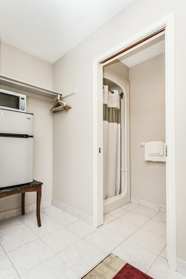 Grewals Inn And Suites ไนแอการาฟอลส์ ภายนอก รูปภาพ